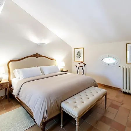 לינה וארוחת בוקר Chateau Du Prieure De Mourgues *